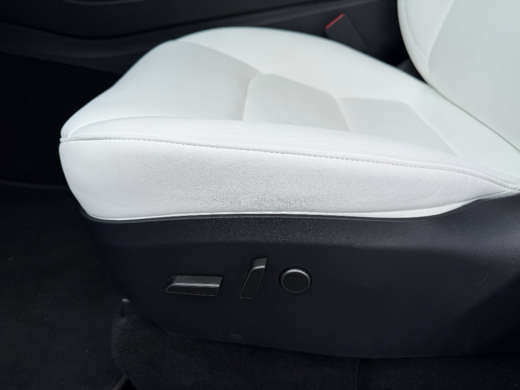 Used 2024 Tesla Model Y Long Range AWD/4WD image 43