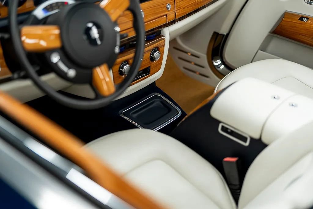 Used 2010 Rolls-Royce Phantom Drophead Coupe RWD image 27