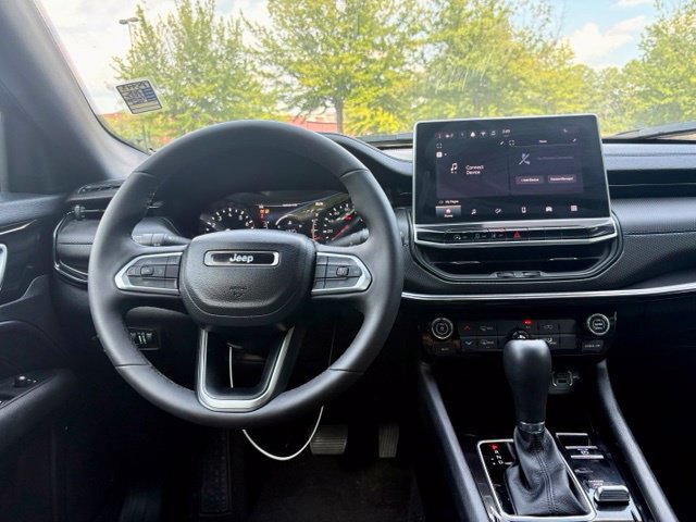 Used 2026 Jeep Compass Latitude AWD/4WD image 19