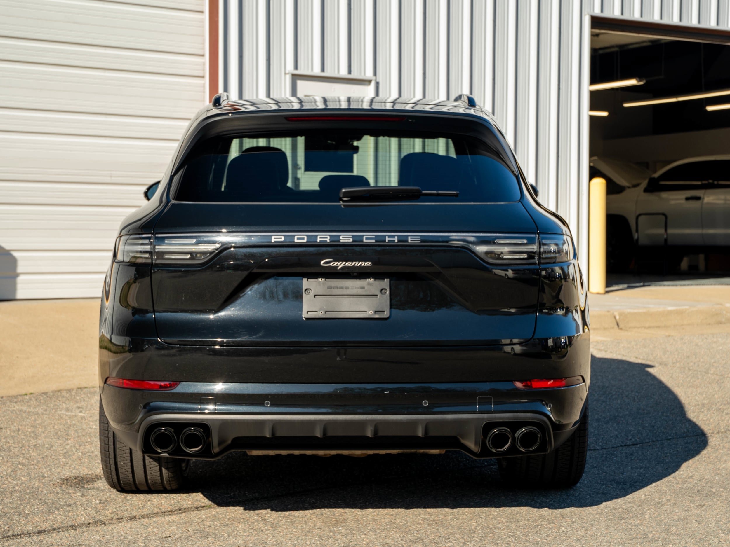 Certified 2023 Porsche Cayenne Platinum Edition image 6