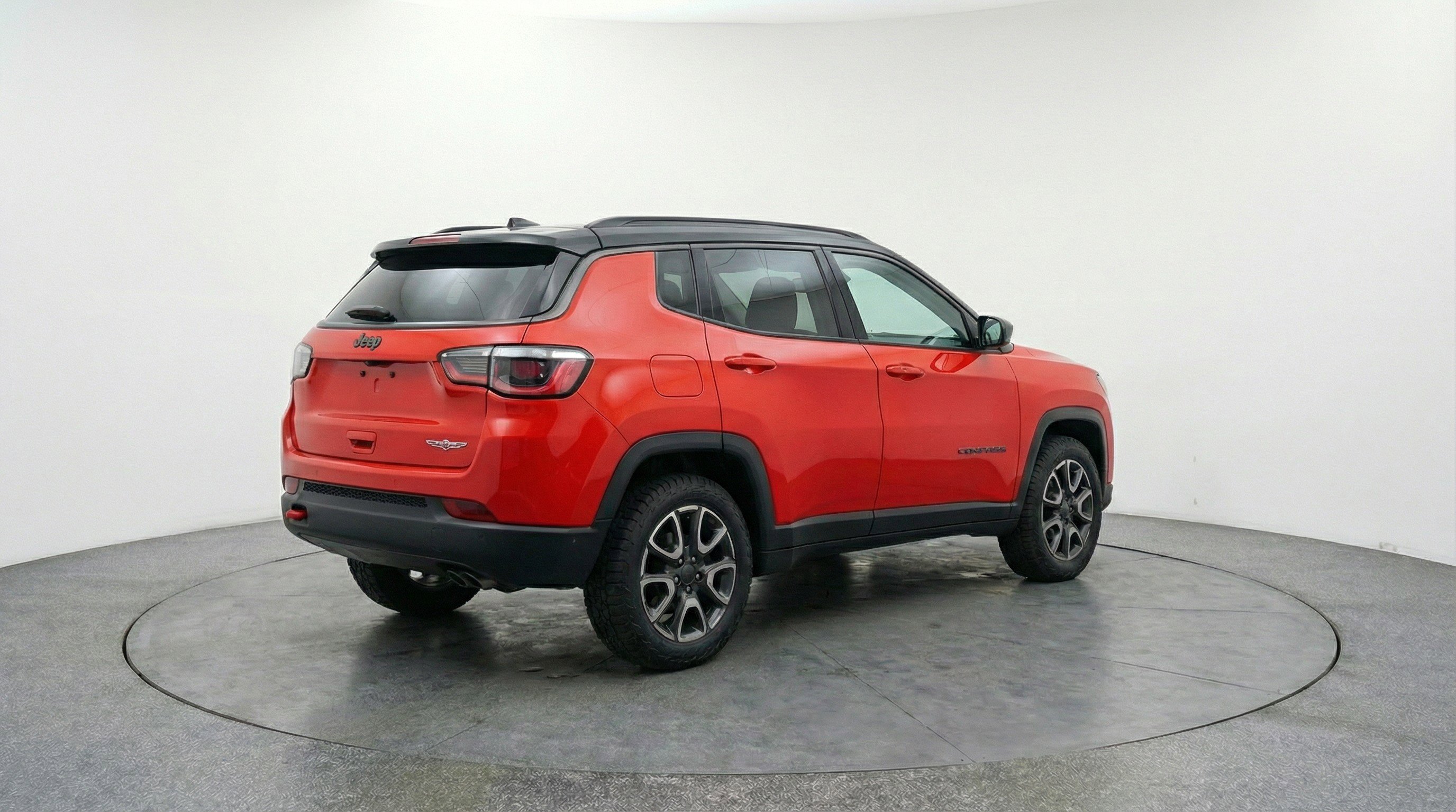 Used 2025 Jeep Compass Trailhawk image 9