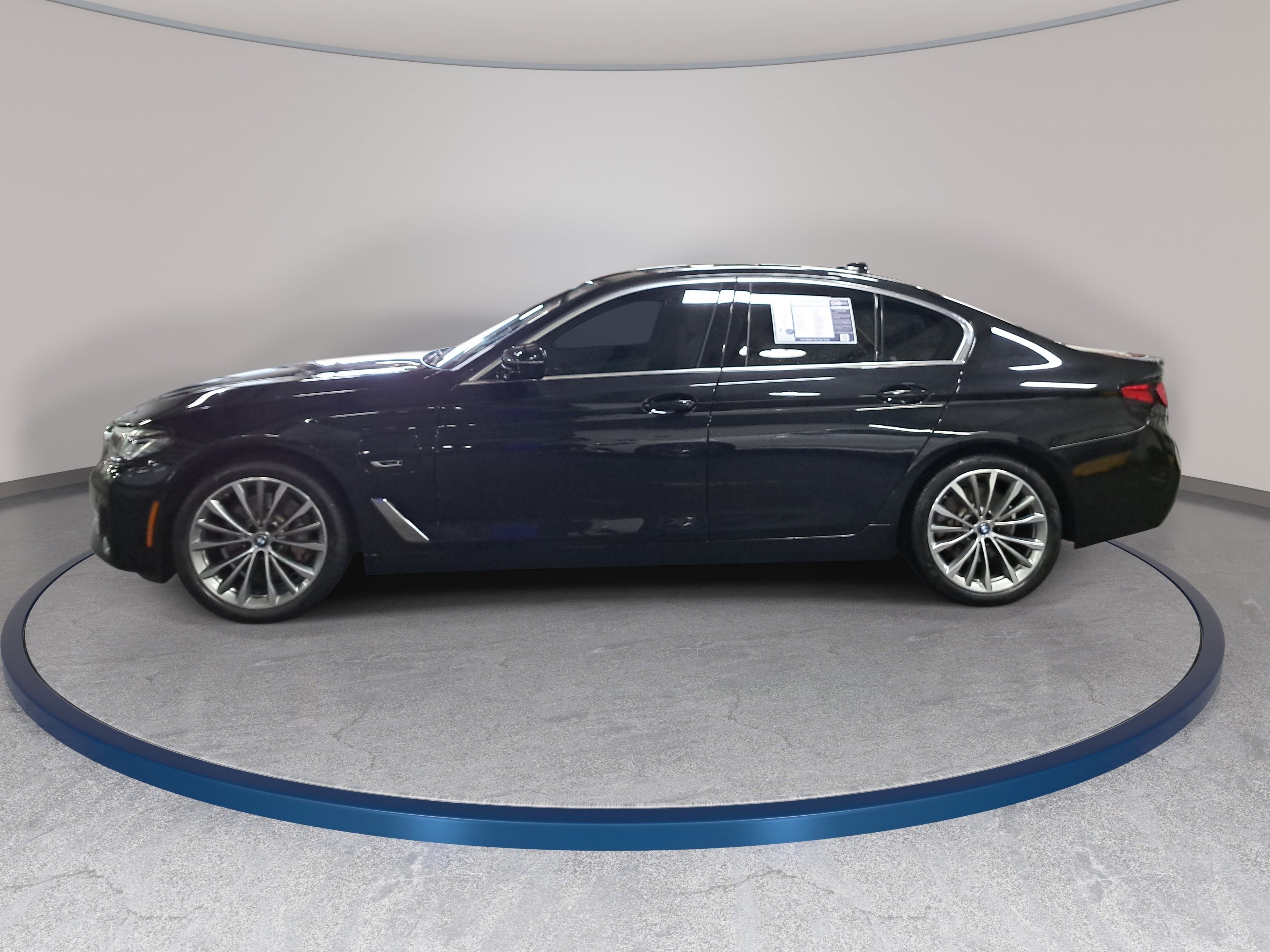 Used 2023 BMW 530e xDrive w/ Premium Package AWD/4WD image 8