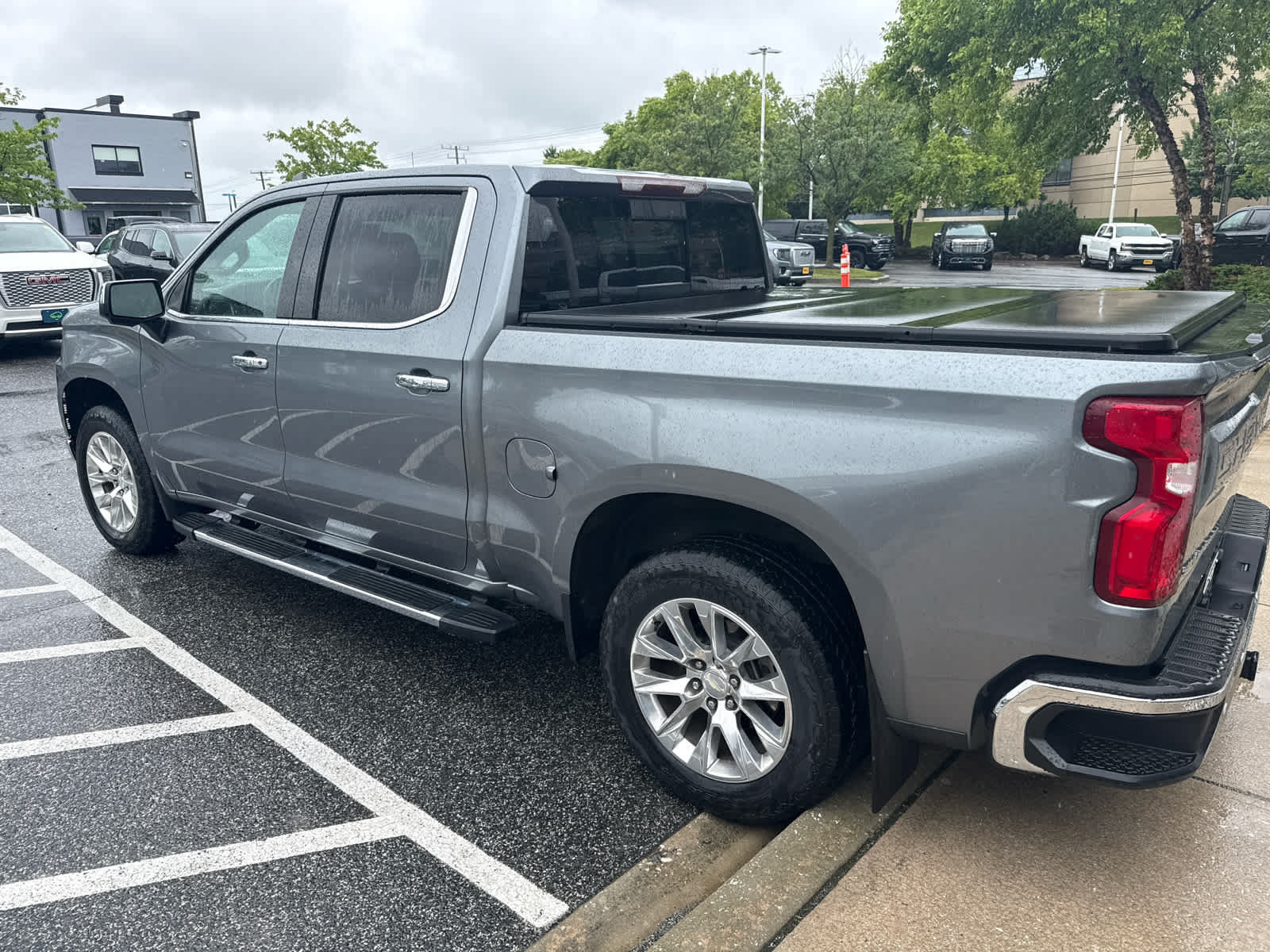 Used 2019 Chevrolet Silverado 1500 LTZ AWD/4WD image 3