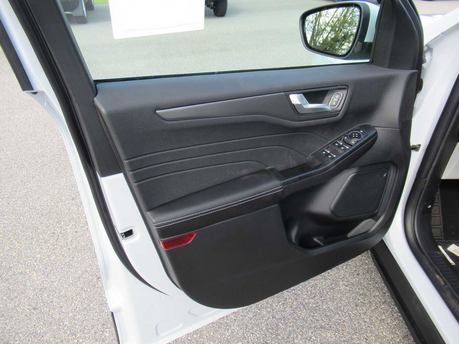 New 2026 Ford Escape SE FWD image 23