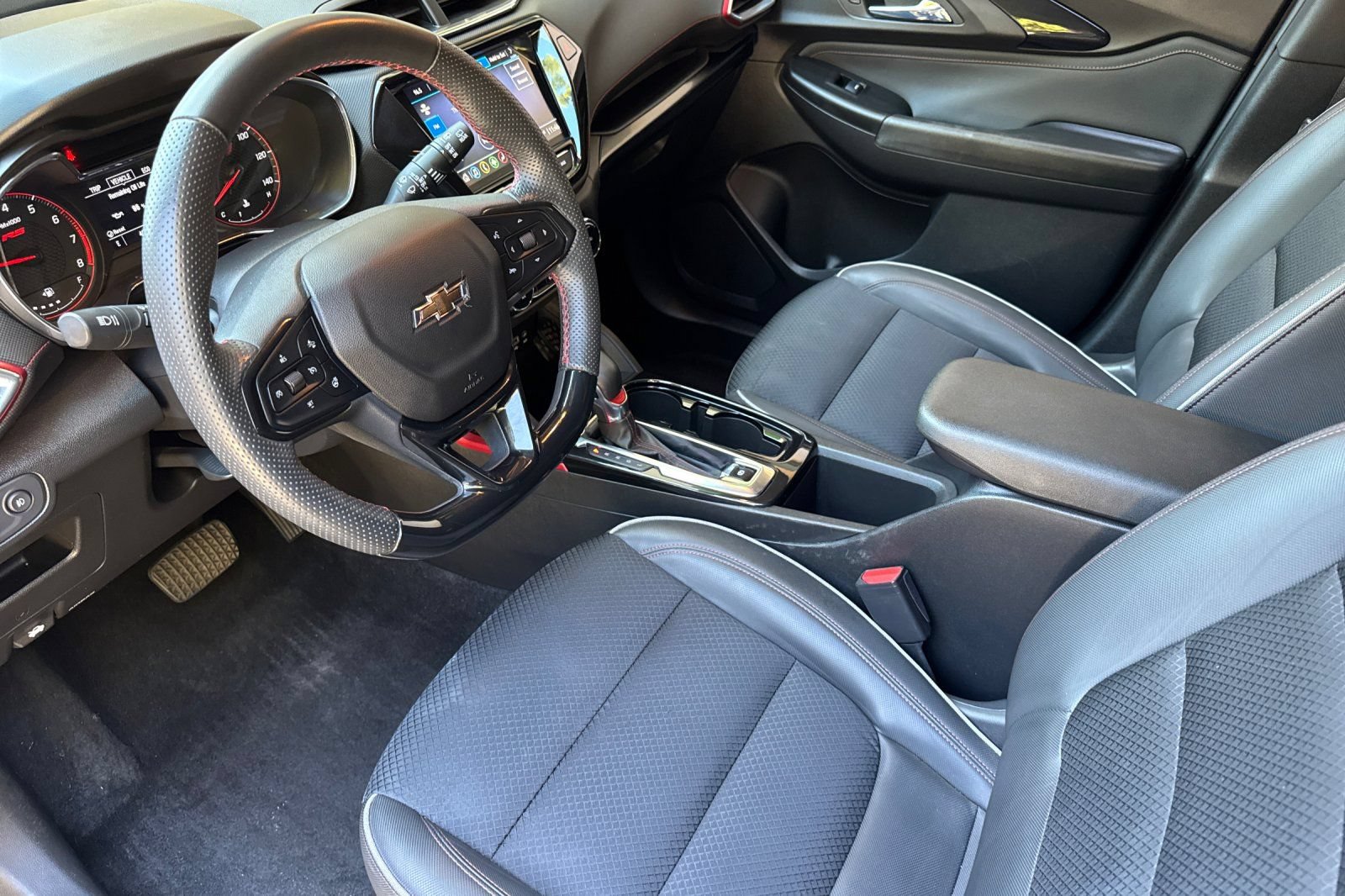 Used 2023 Chevrolet TrailBlazer RS w/ Convenience Package FWD image 11