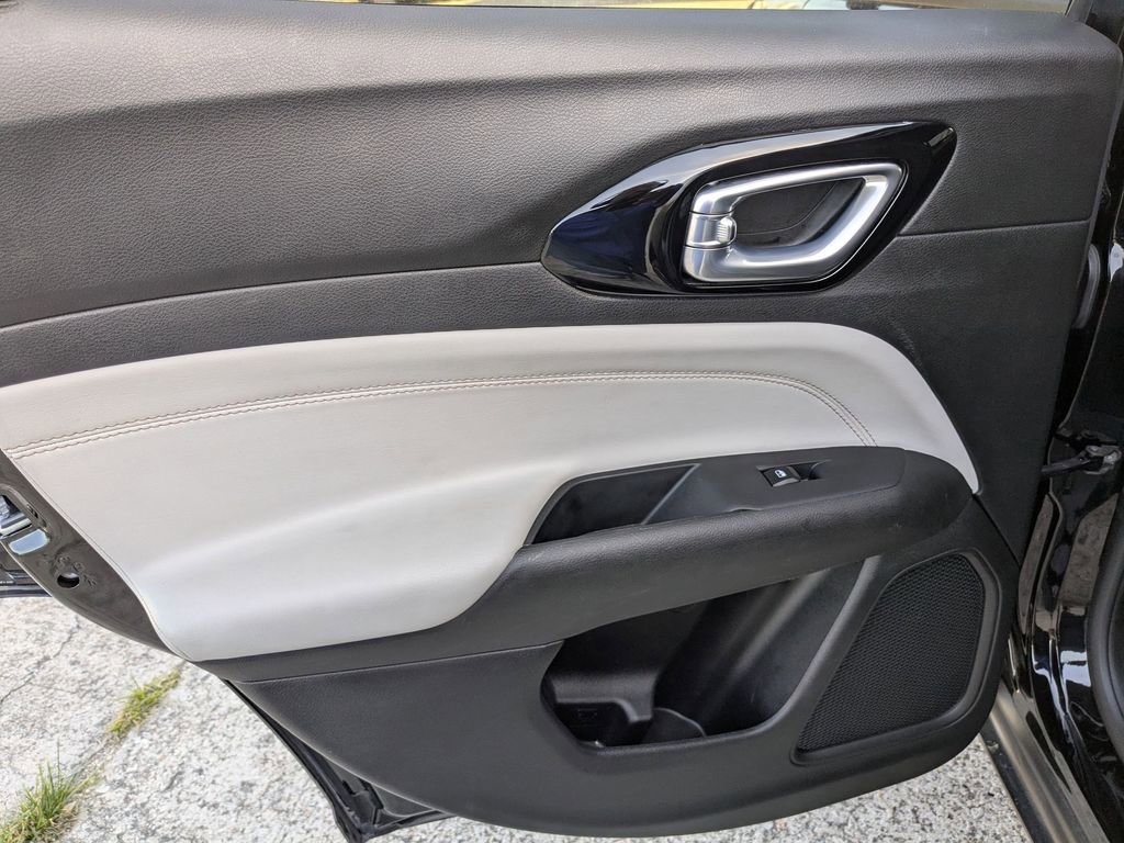 Used 2025 Jeep Compass Limited image 22