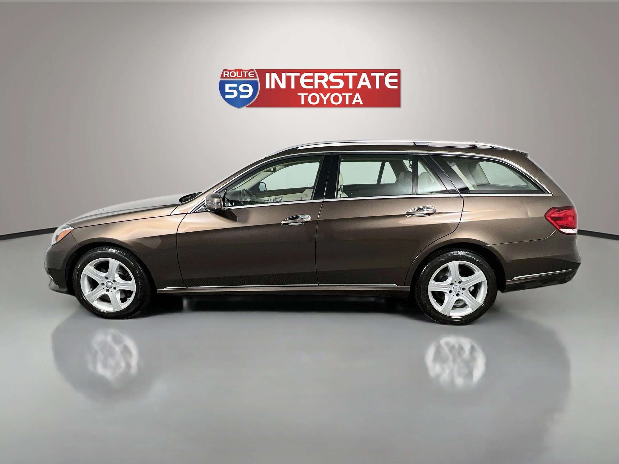 Used 2014 Mercedes-Benz E 350 4MATIC Wagon image 4
