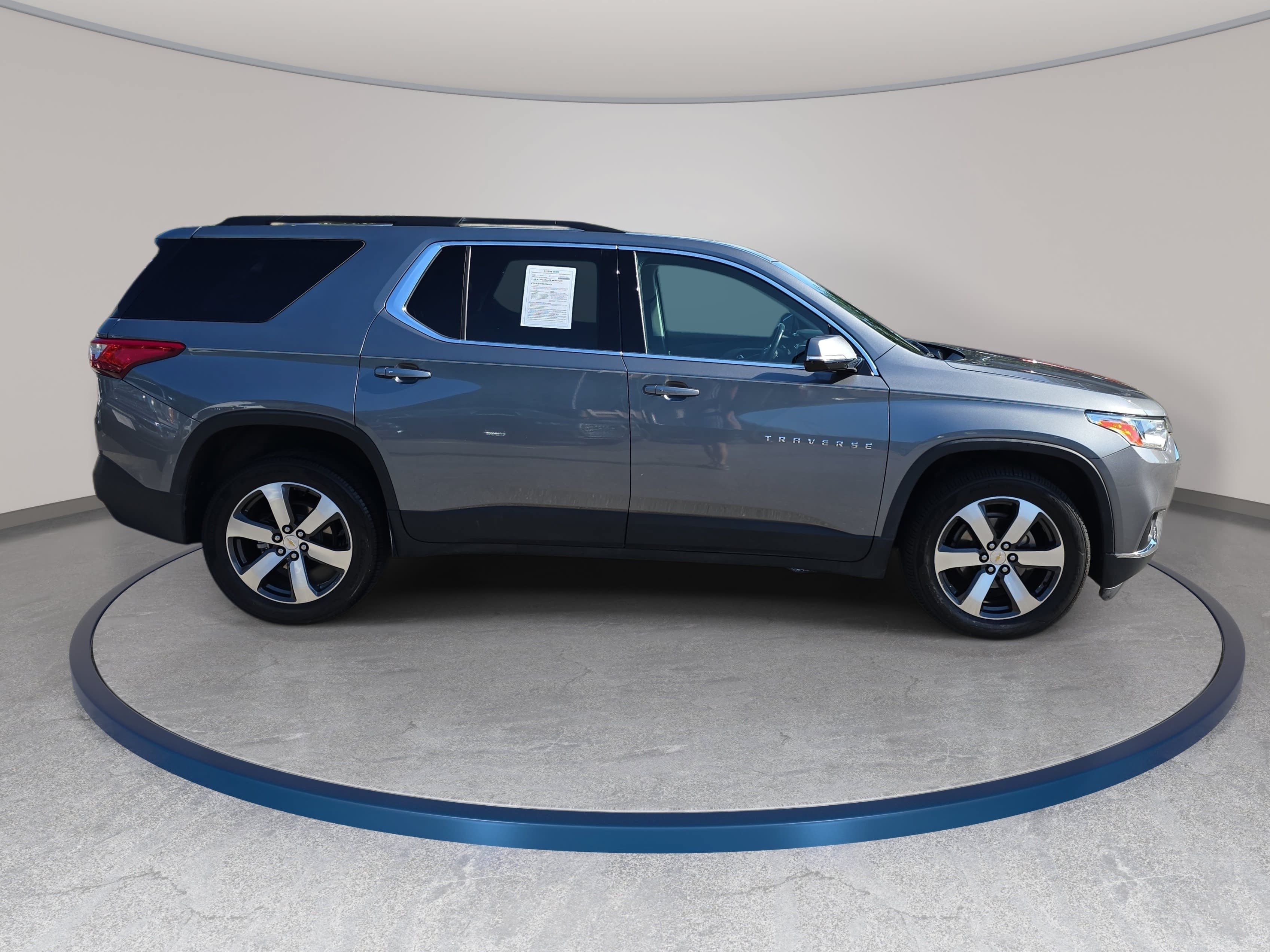 Used 2019 Chevrolet Traverse LT w/ LT Premium Package AWD/4WD image 4