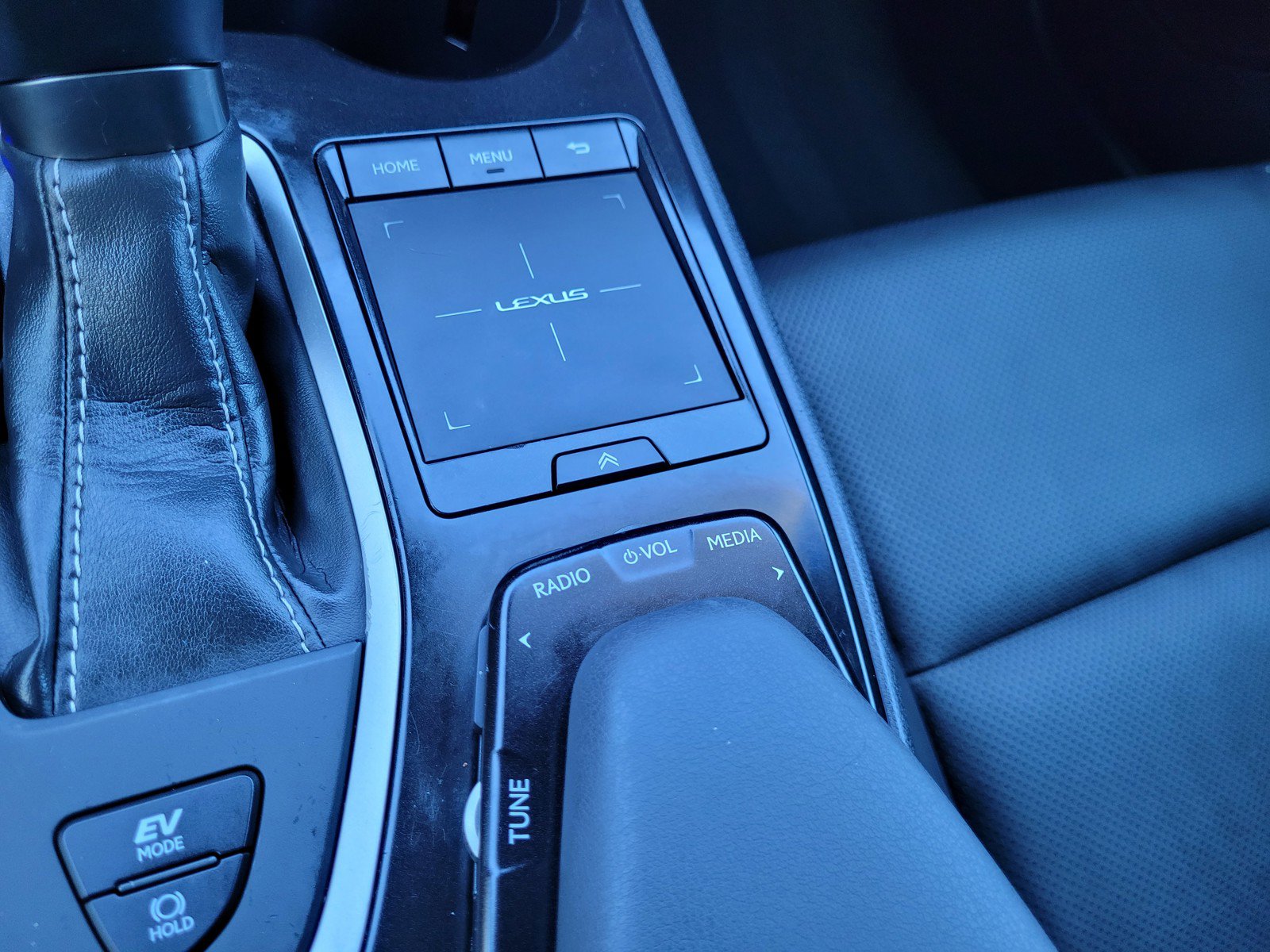Used 2019 Lexus UX 250h w/ Premium Package AWD/4WD image 17