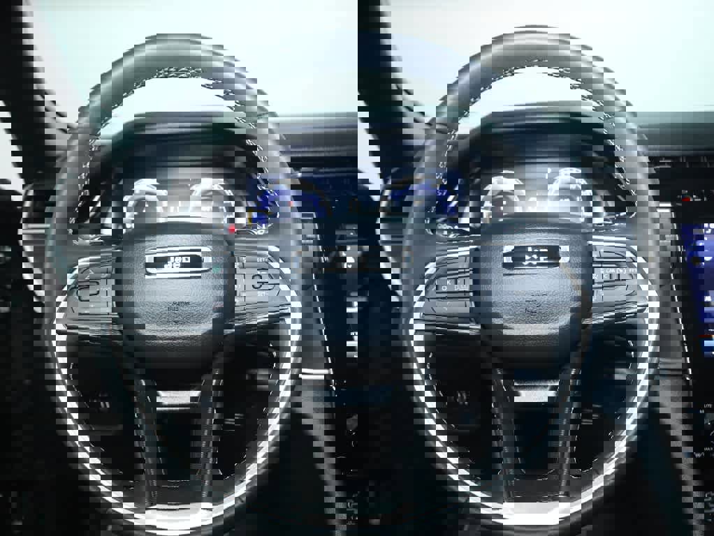 Certified 2024 Jeep Grand Cherokee Altitude image 22