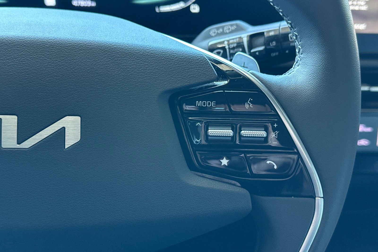 Used 2023 Kia Niro EX image 27