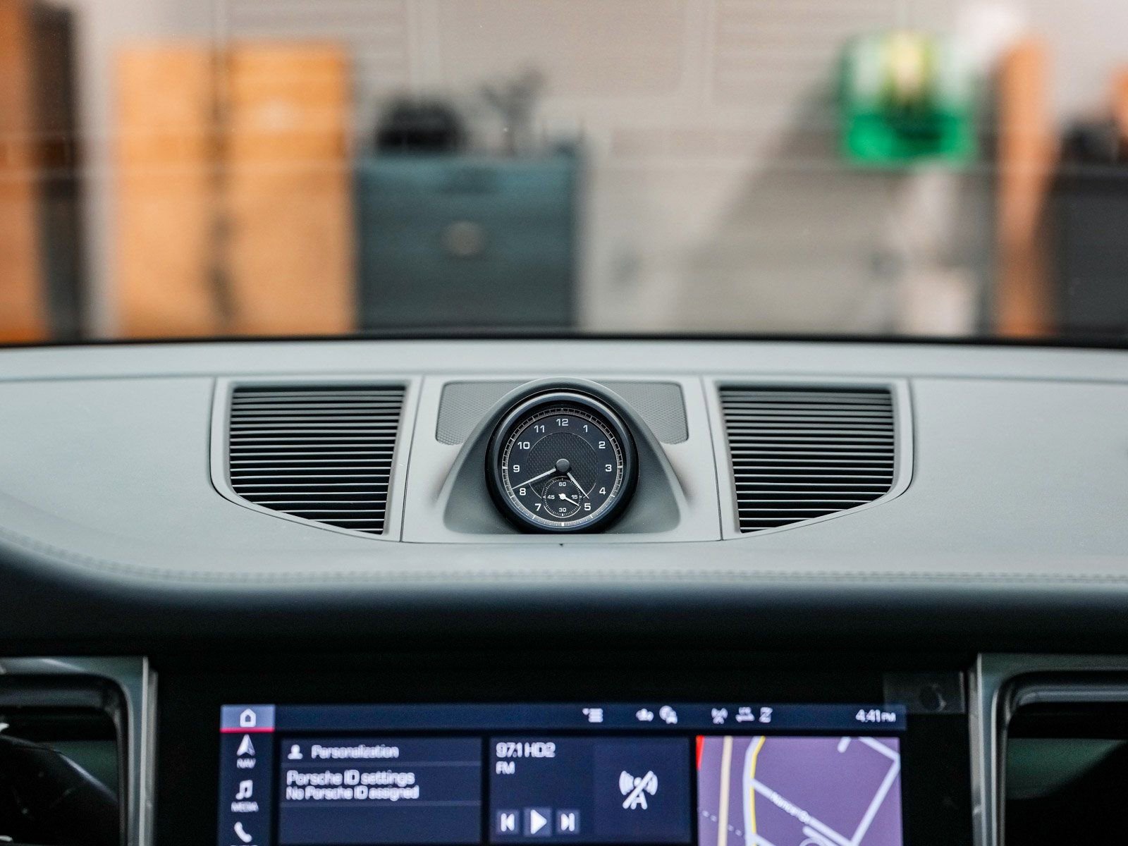 Certified 2025 Porsche Macan image 18