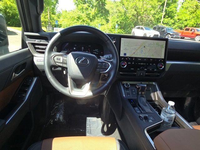 Used 2024 Lexus GX 550 w/ Cold Area Package AWD/4WD image 14
