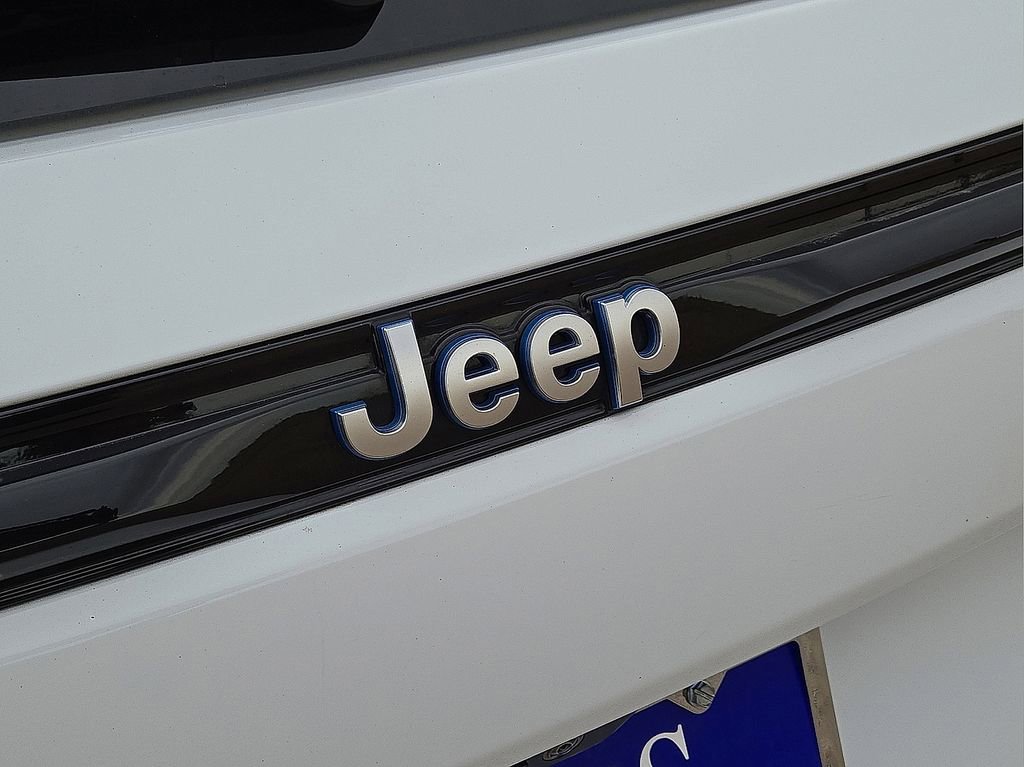 Used 2022 Jeep Grand Cherokee Summit w/ Advanced Protech Group IV image 14