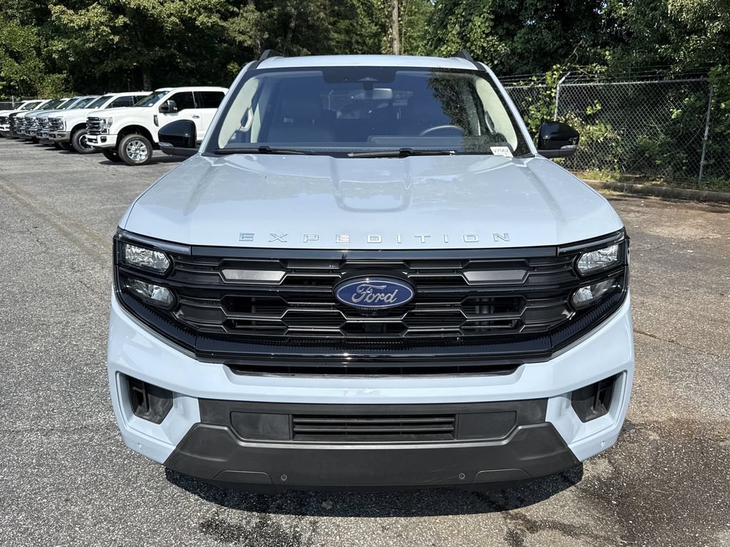 Used 2025 Ford Expedition Active AWD/4WD image 2
