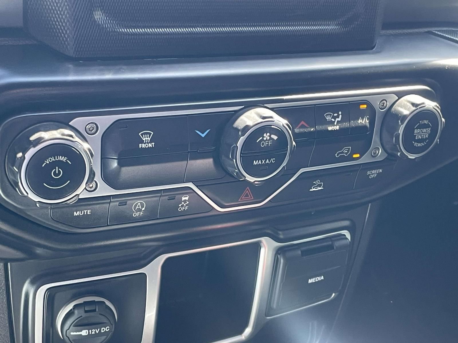 Used 2022 Jeep Wrangler Sport image 18