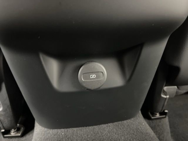 Used 2025 Volvo XC60 B5 Plus image 44