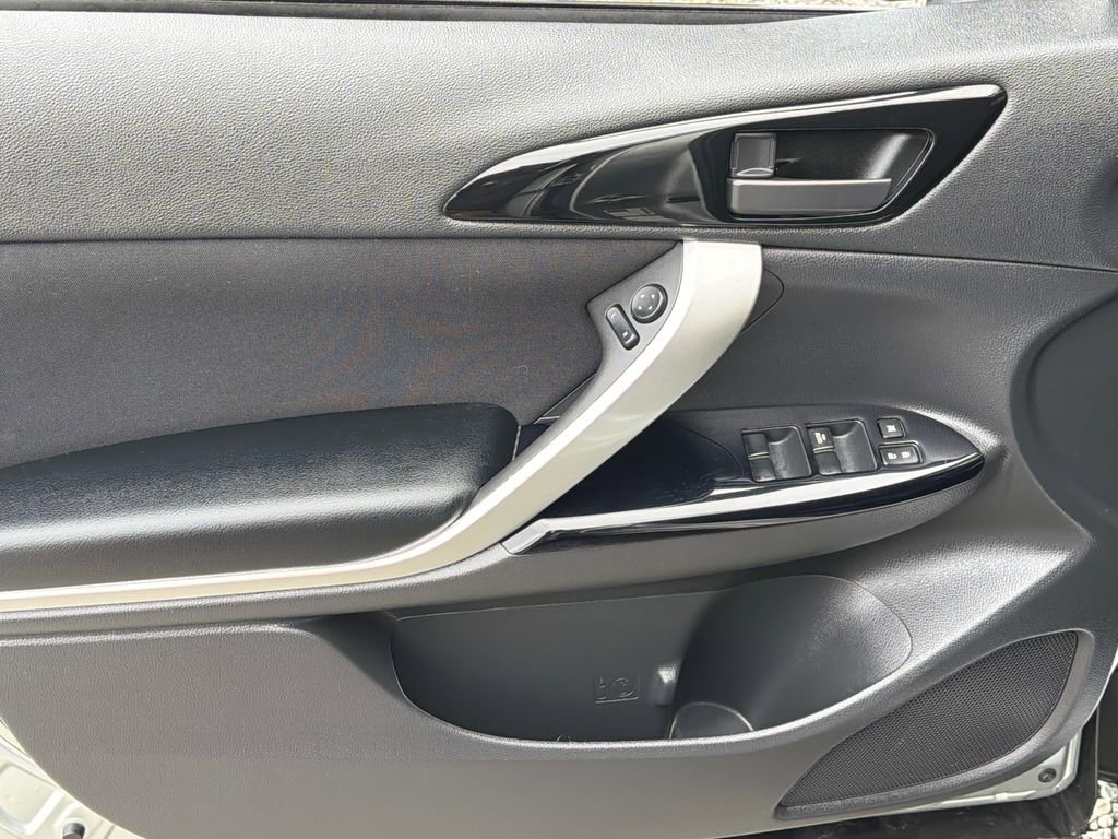 Used 2024 Mitsubishi Eclipse Cross LE image 3