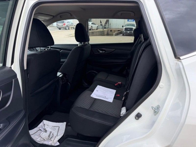 Used 2017 Nissan Rogue SV image 7