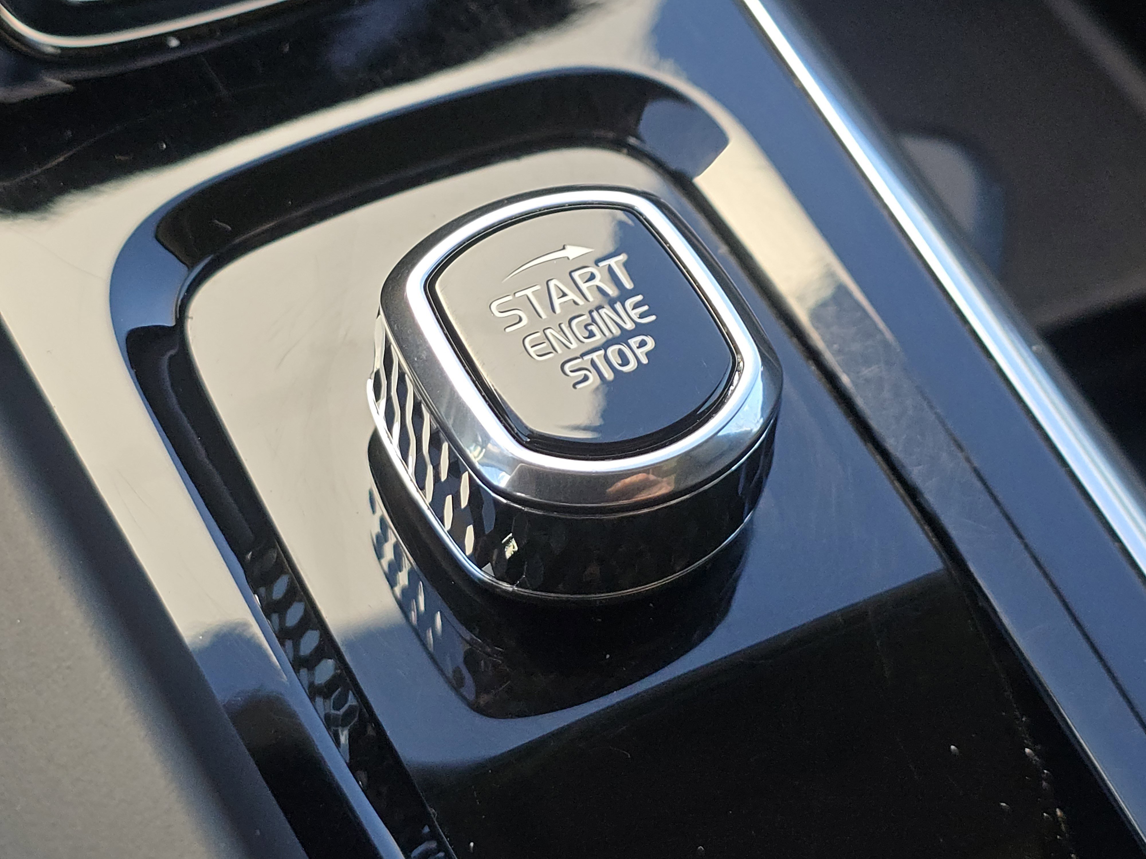 Used 2024 Volvo XC60 B5 Plus w/ Climate Package image 25