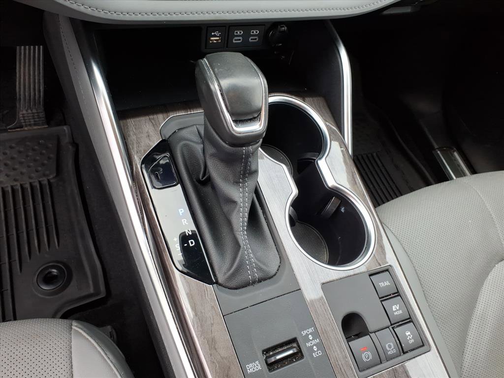 Used 2024 Toyota Highlander Platinum AWD/4WD image 35