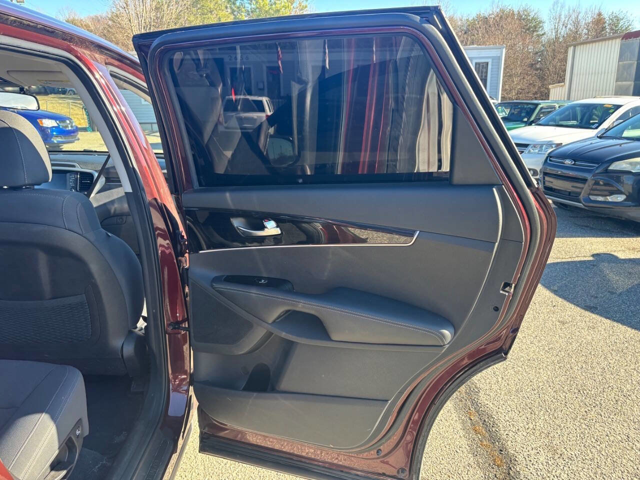 Used 2020 Kia Sorento LX image 16