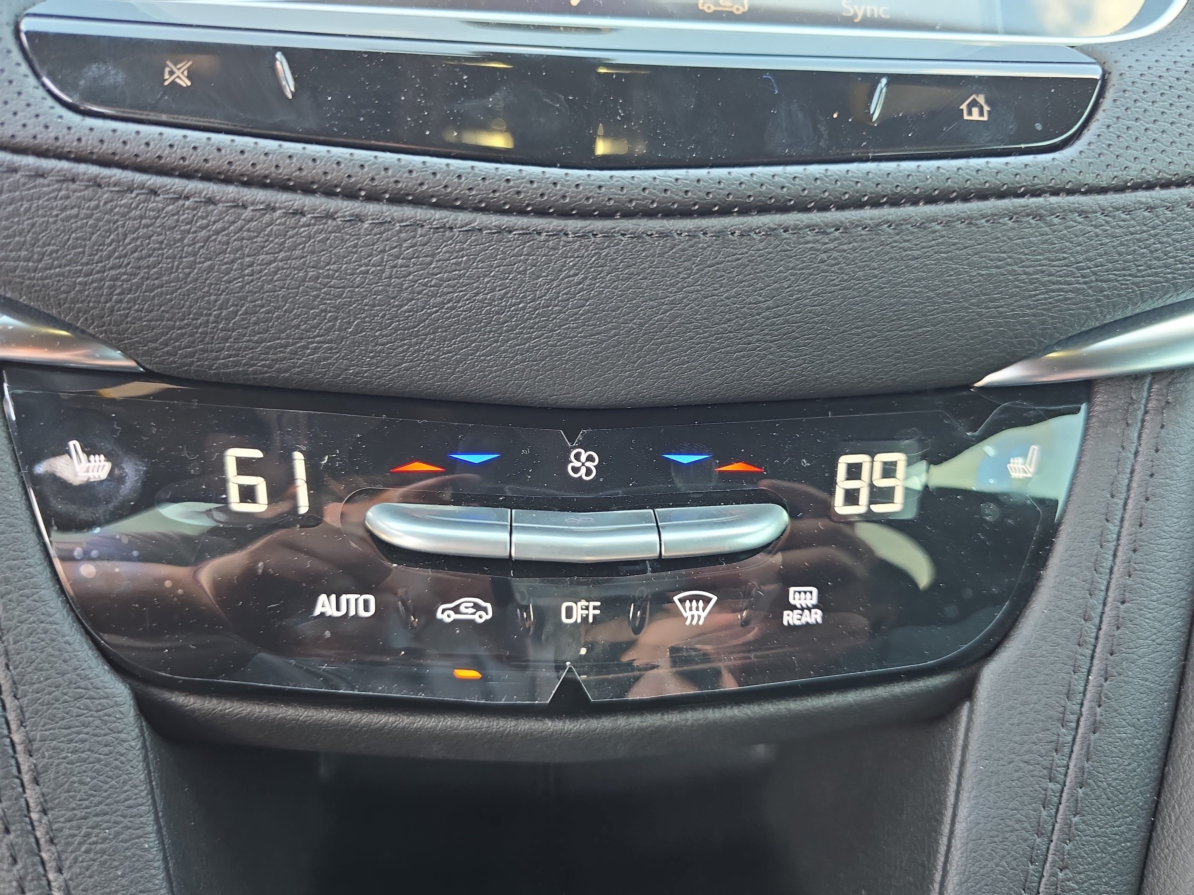 New 2025 Cadillac XT6 Luxury FWD image 22