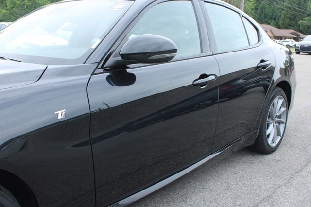 Used 2024 Alfa Romeo Giulia Ti AWD/4WD image 46
