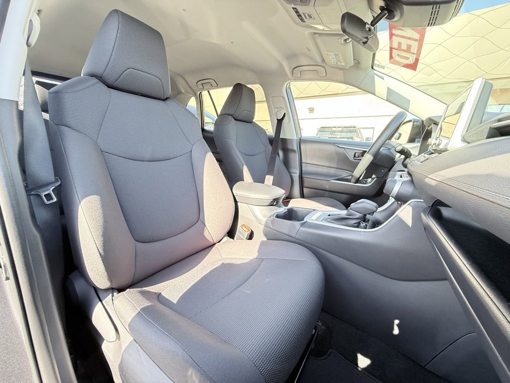 Used 2025 Toyota RAV4 LE image 31