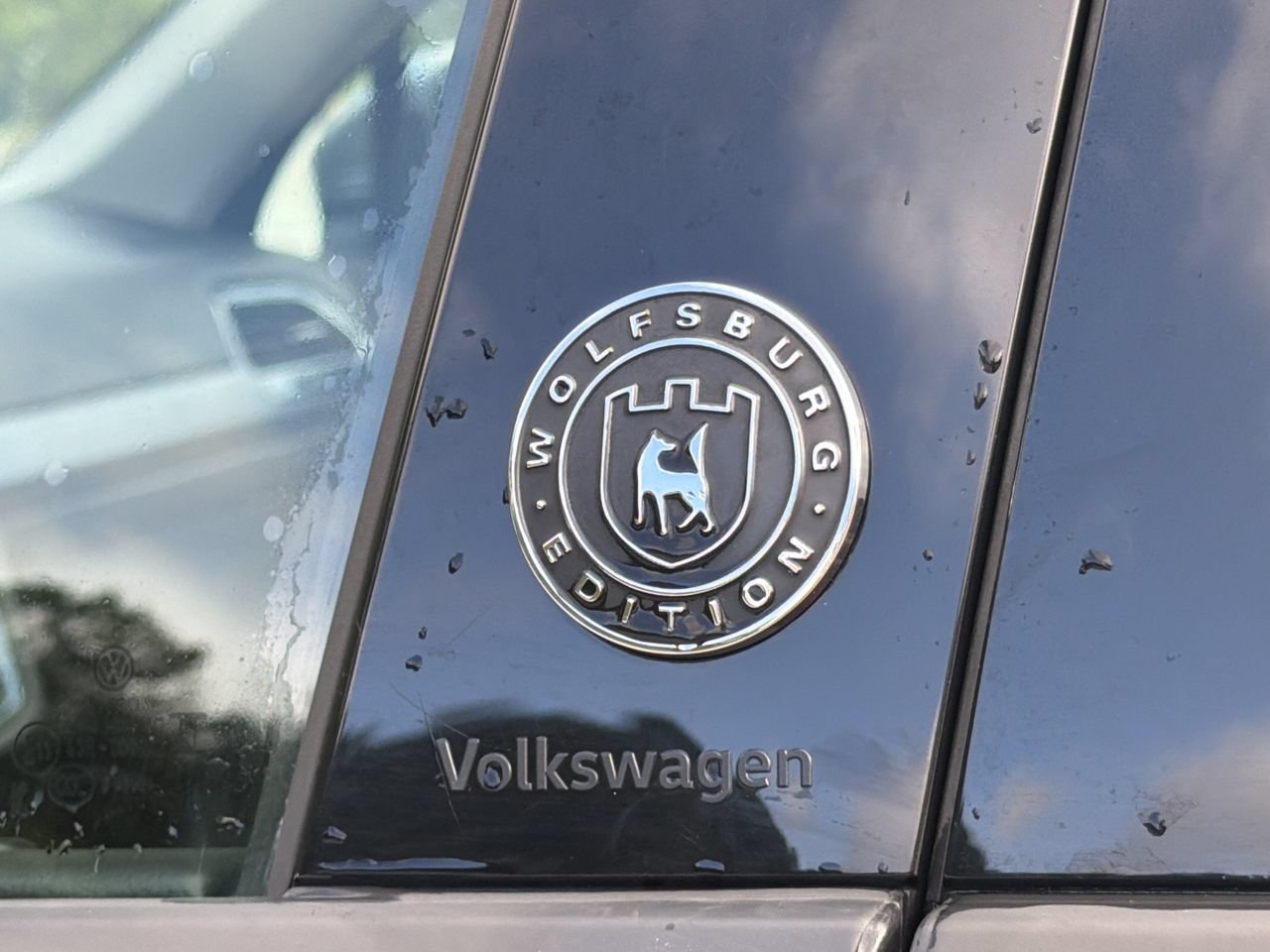 Used 2024 Volkswagen Tiguan SE FWD image 32