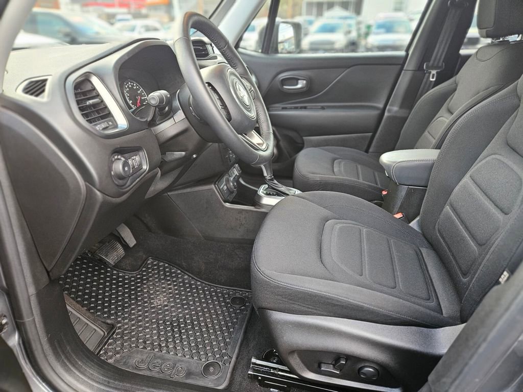 Used 2022 Jeep Renegade Latitude w/ Convenience Group image 16