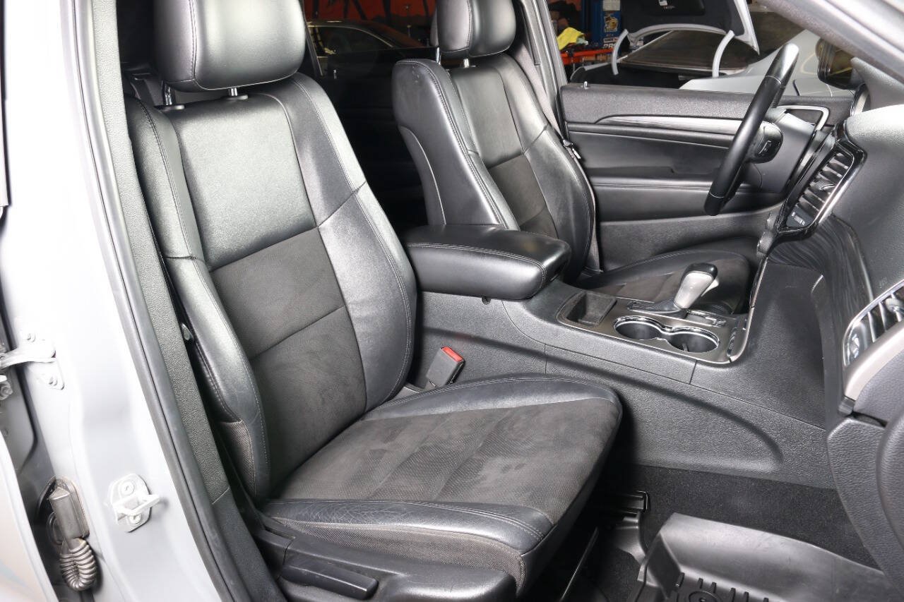 Used 2020 Jeep Grand Cherokee Altitude RWD image 32