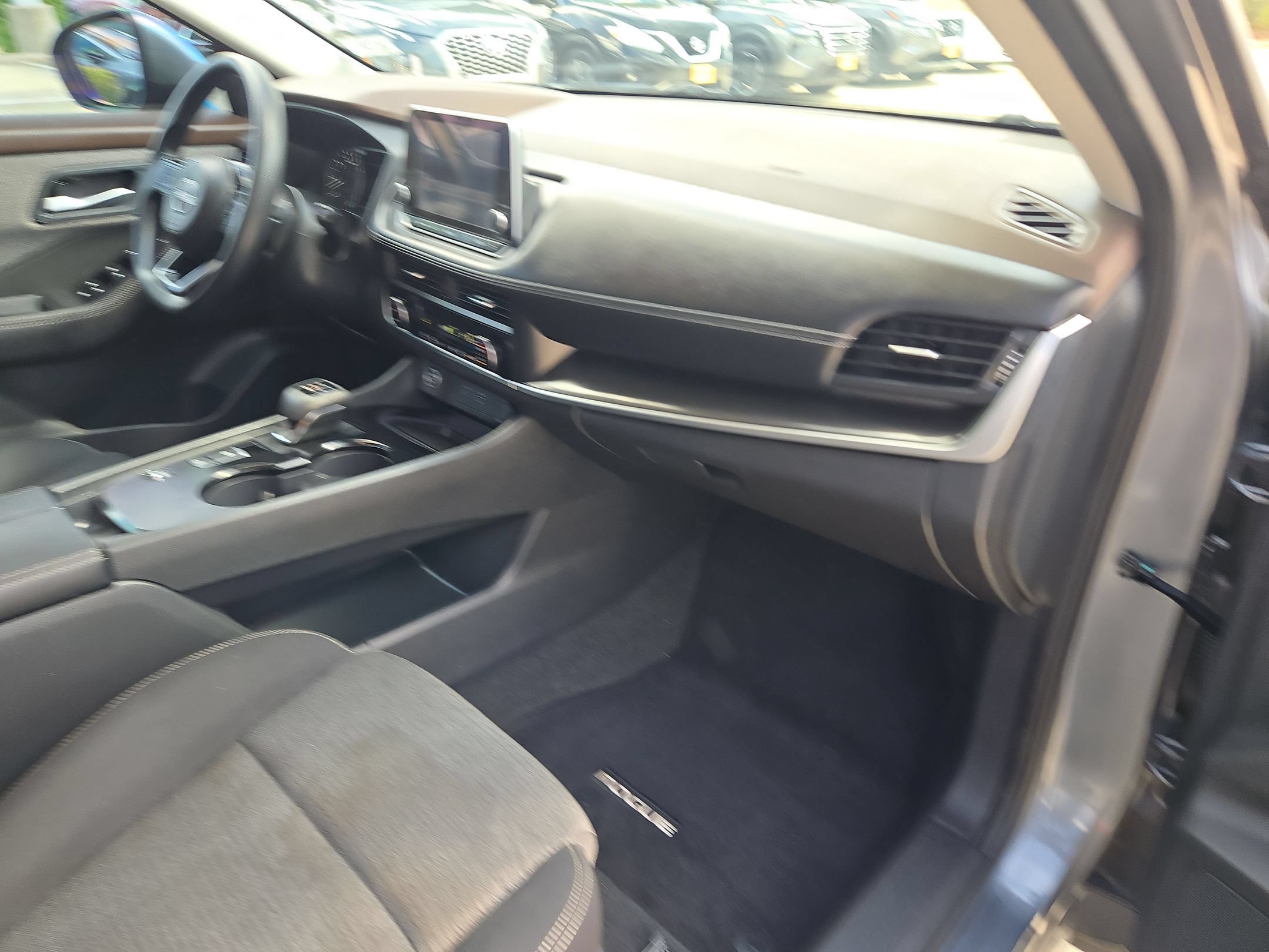 Used 2023 Nissan Rogue SV FWD image 29