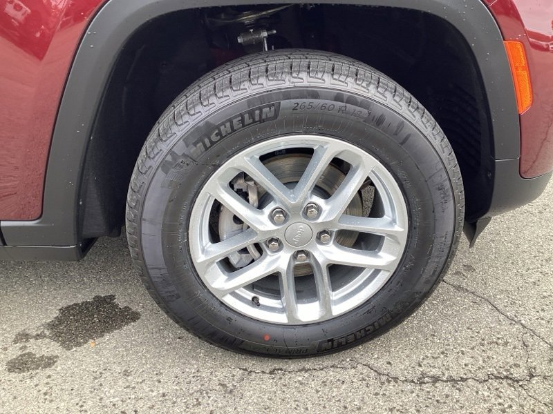 New 2025 Jeep Grand Cherokee Laredo w/ Luxury Tech Group I image 9