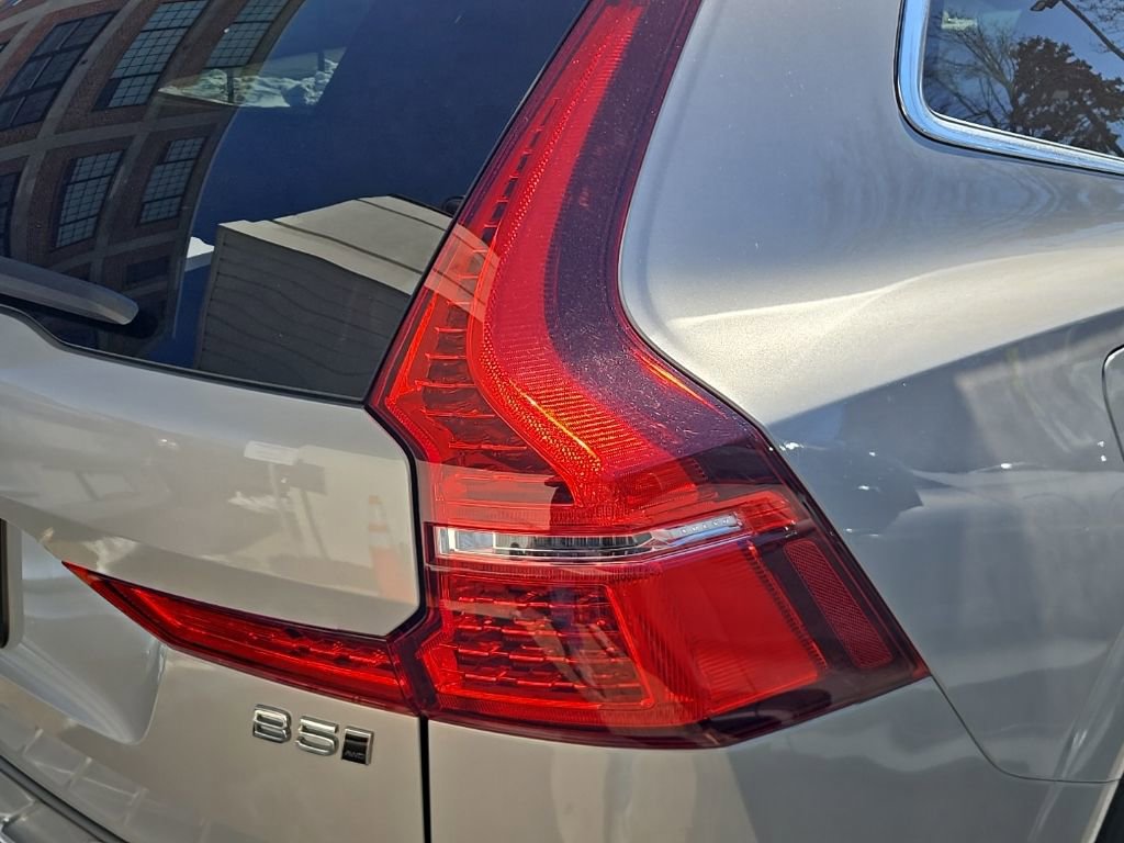 Certified 2023 Volvo XC60 B5 Plus w/ Climate Package image 9