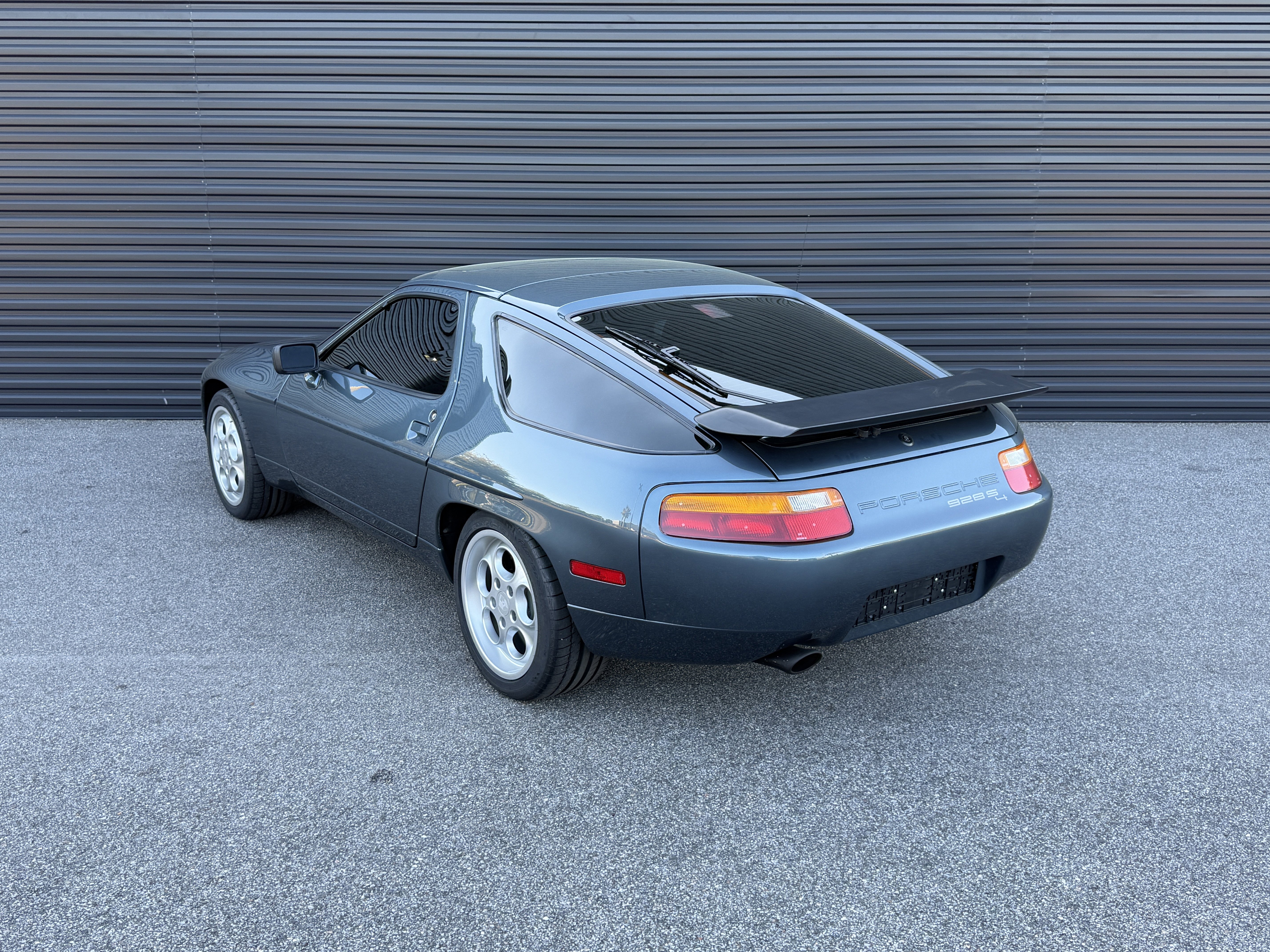 Used 1987 Porsche 928 S4 RWD image 3