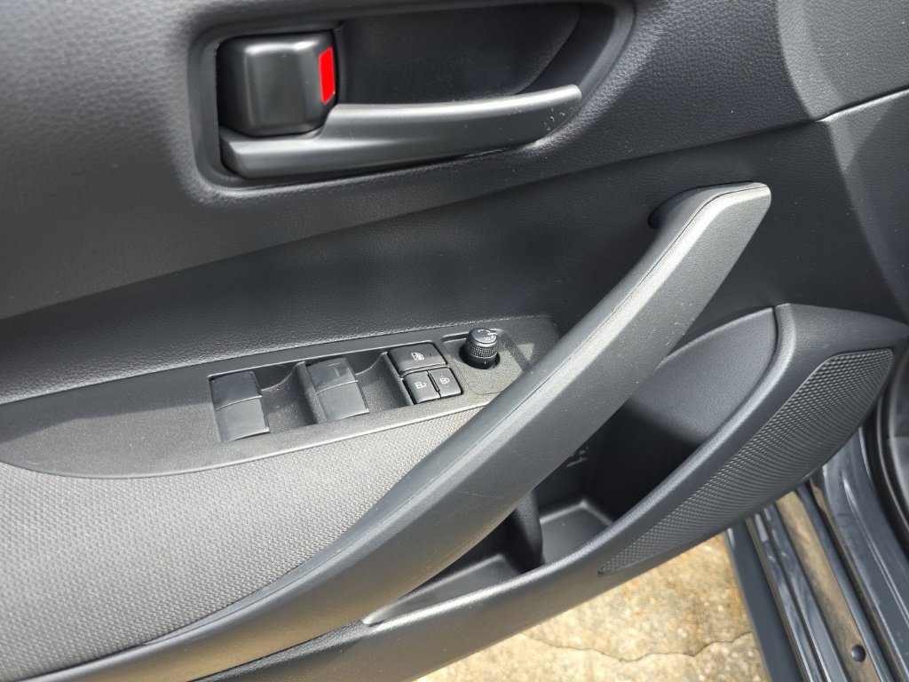 Used 2025 Toyota Corolla LE FWD image 10