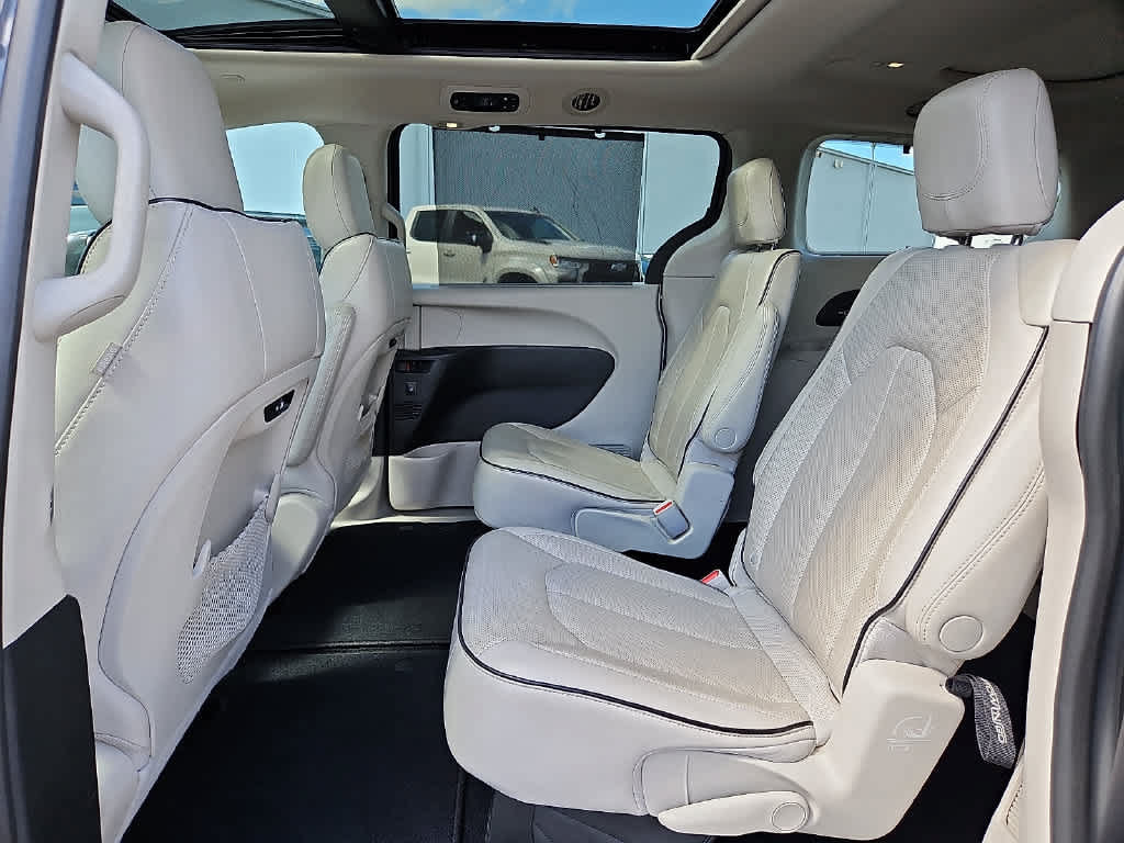 Used 2021 Chrysler Pacifica Limited w/ Premium & Safety Sphere Group AWD/4WD image 9