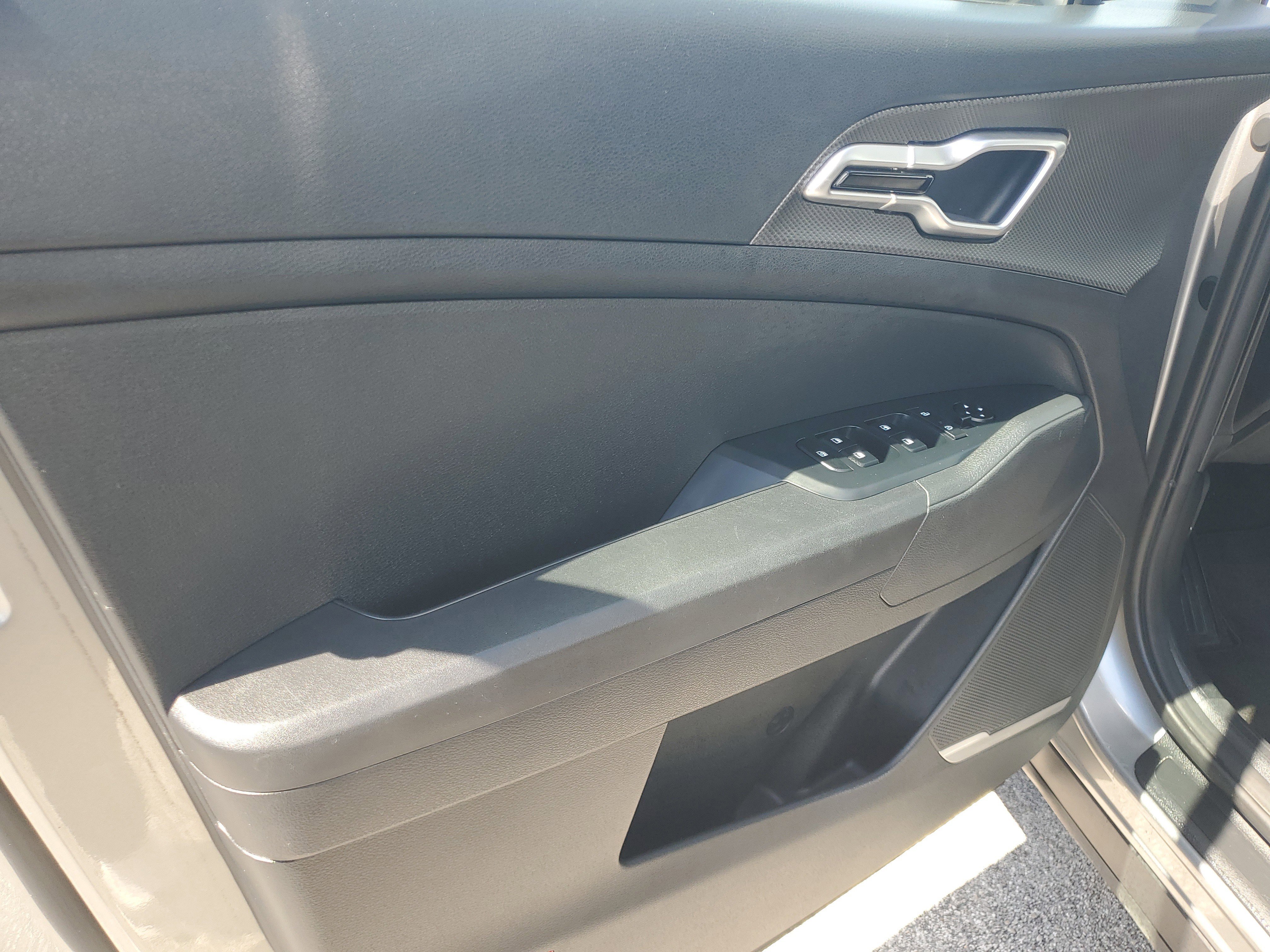 Used 2024 Kia Sportage LX image 10