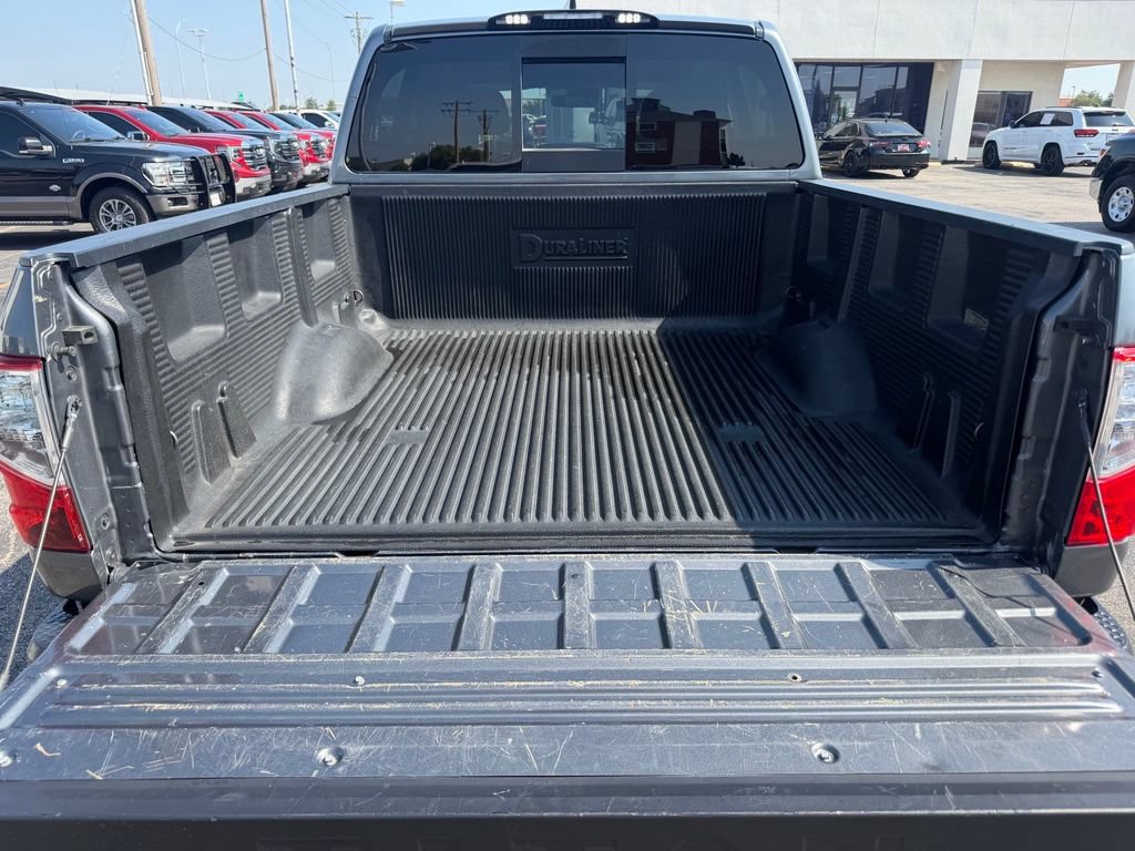 Used 2022 Nissan Titan SV RWD image 17