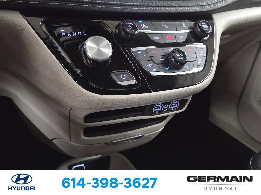 Used 2023 Chrysler Pacifica Touring-L FWD image 25