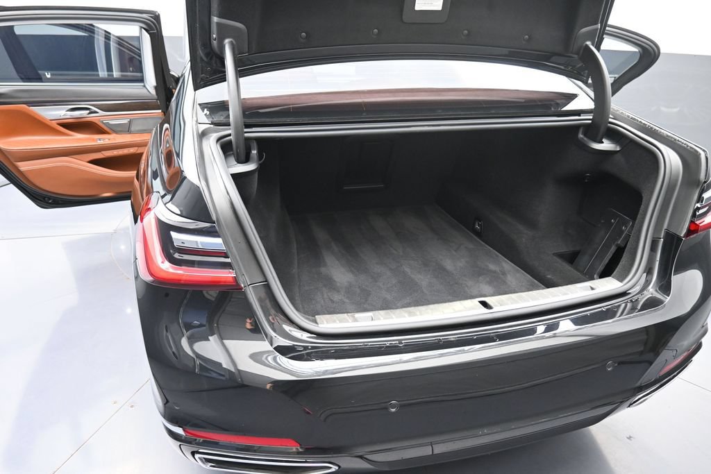 Used 2022 BMW 750i xDrive w/ Autobahn Package AWD/4WD image 17