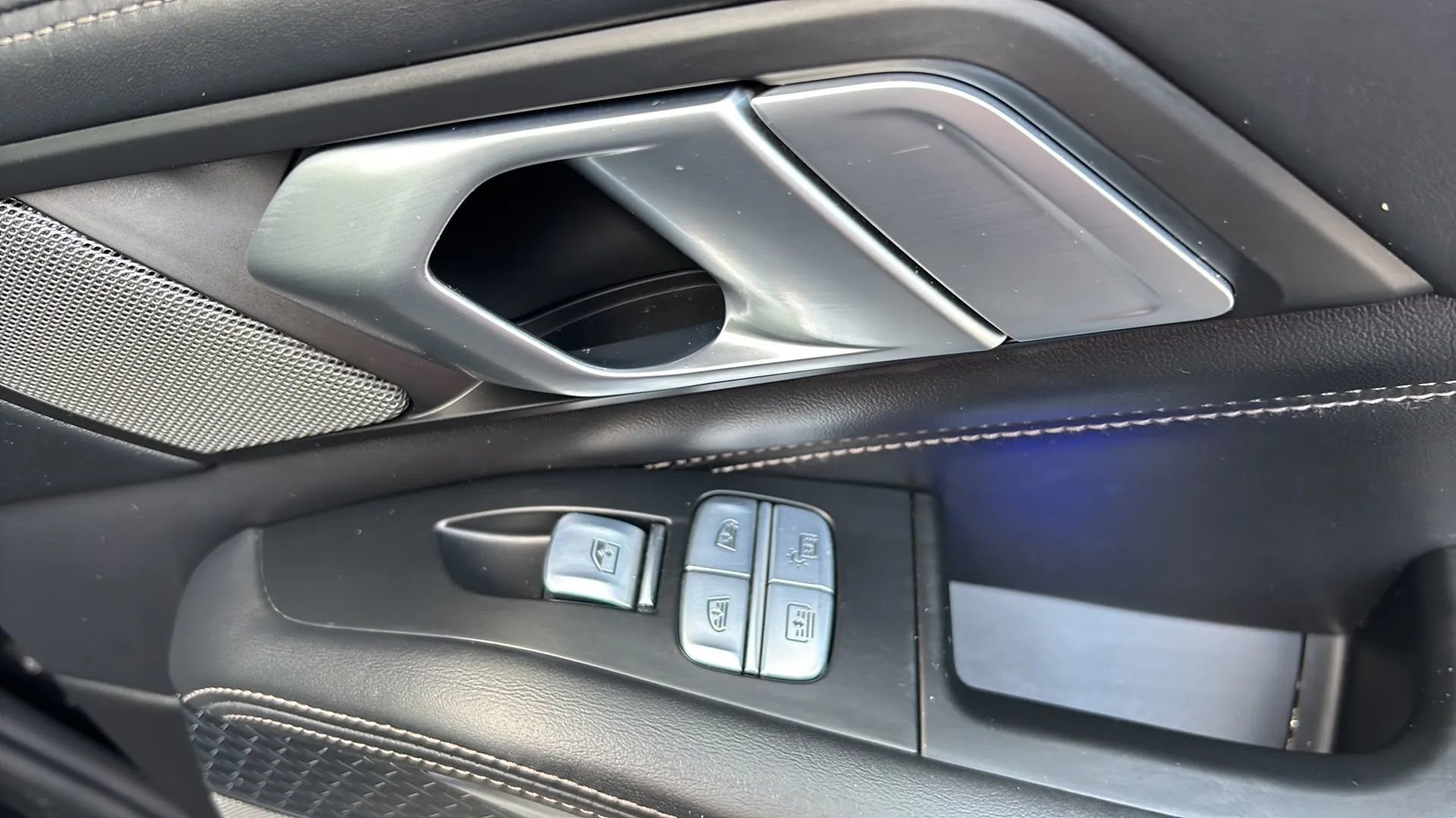 Used 2020 BMW X7 xDrive40i w/ M Sport Package image 27