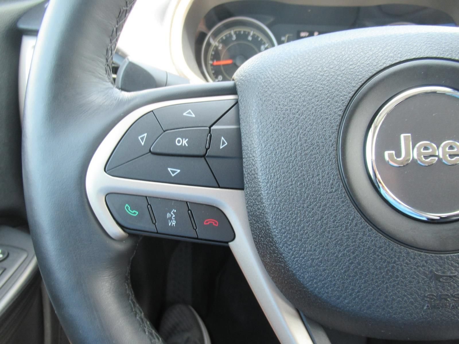 Used 2015 Jeep Cherokee Latitude w/ Cold Weather Group AWD/4WD image 24