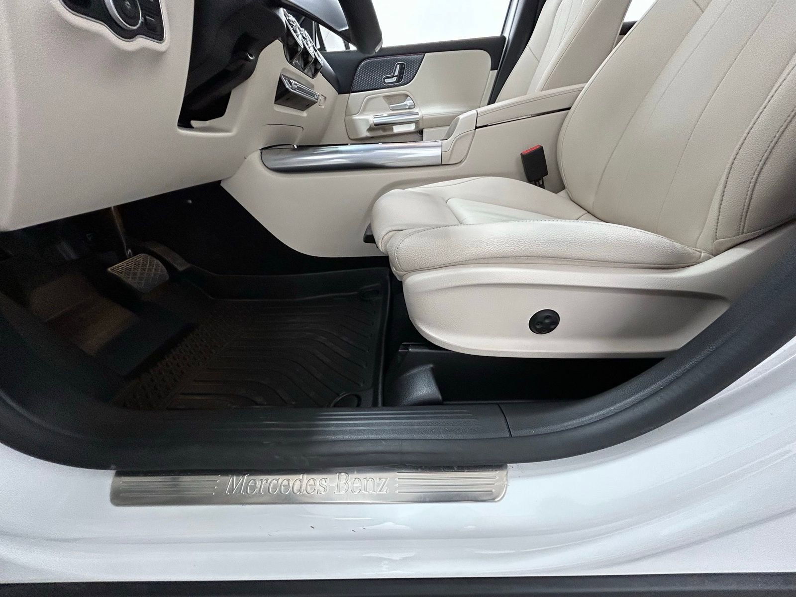 Used 2025 Mercedes-Benz GLA 250 4MATIC image 30