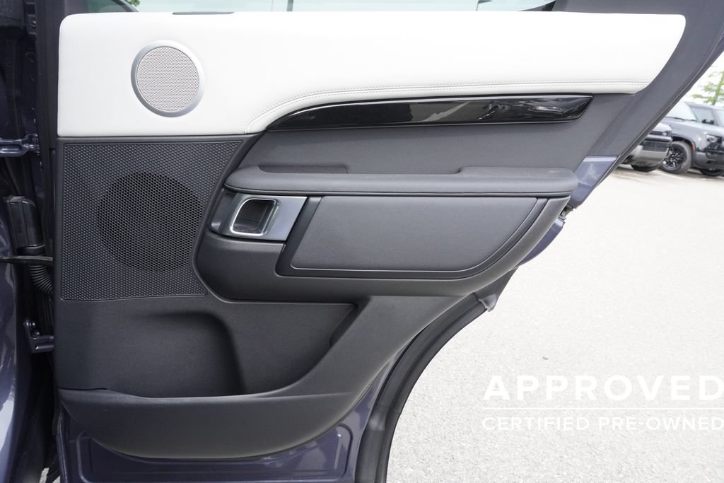 Used 2025 Land Rover Discovery S AWD/4WD image 25