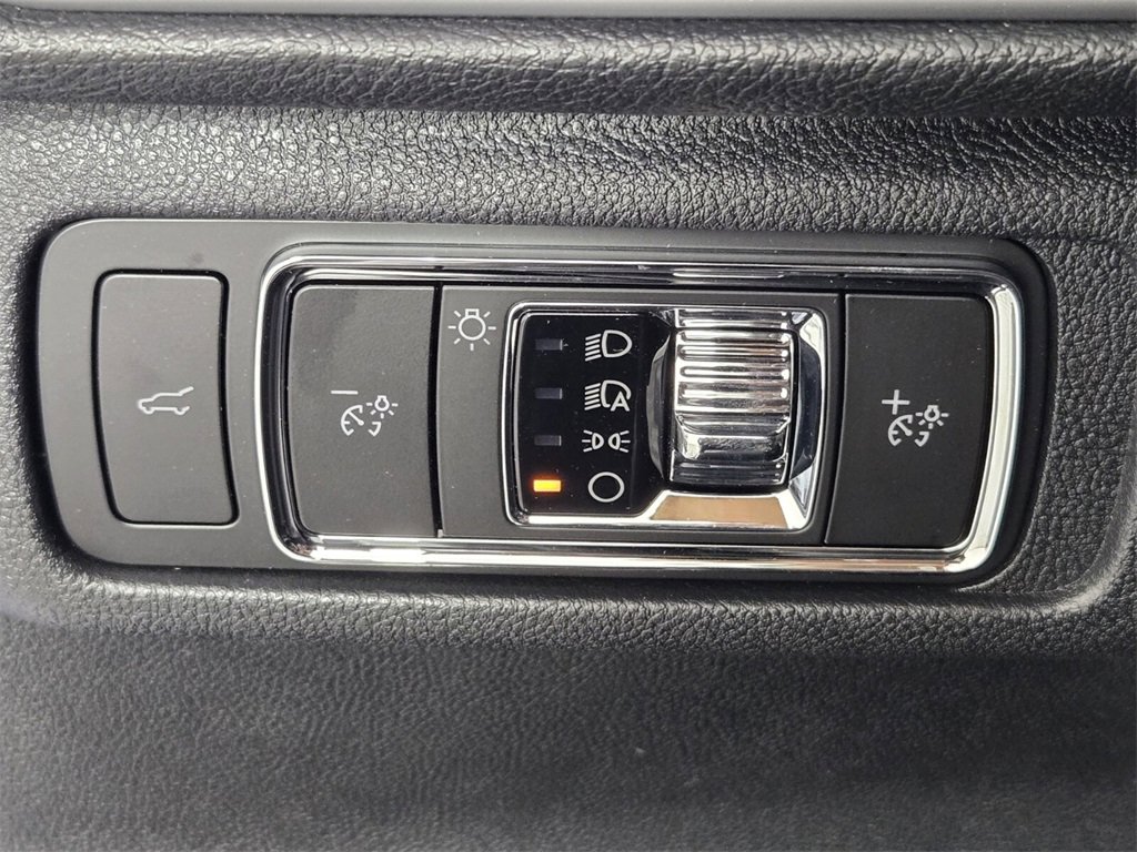 New 2026 Lincoln Corsair Premiere image 17