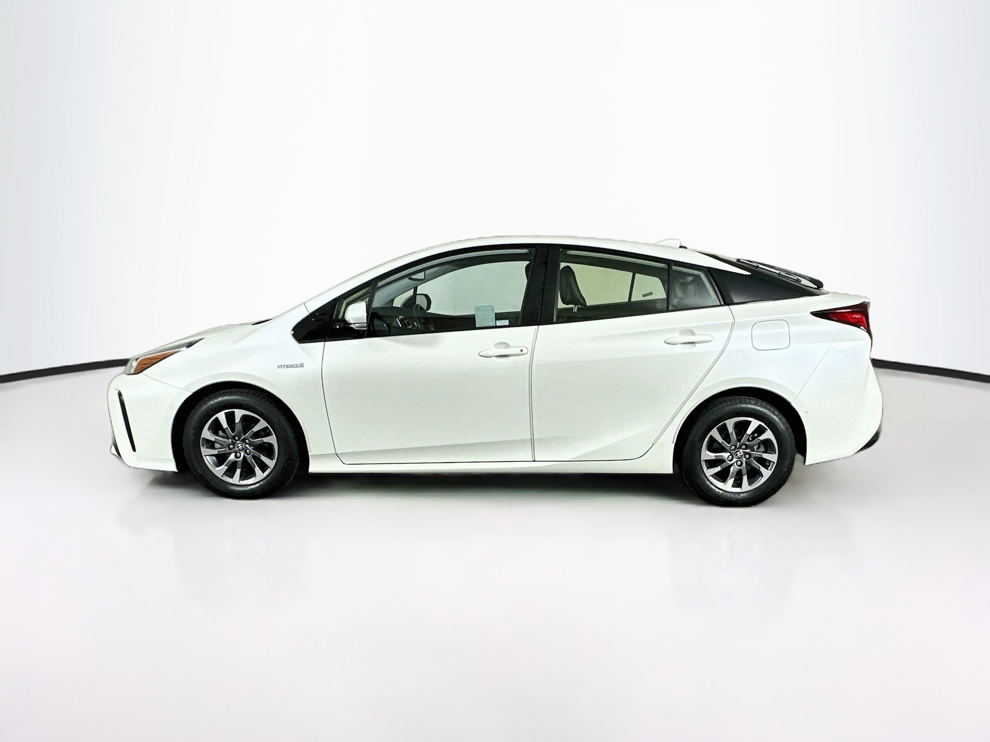 Used 2020 Toyota Prius XLE w/ Premium Convenience Package FWD image 4