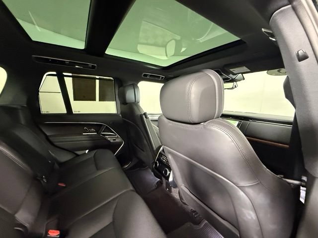 Used 2025 Land Rover Range Rover SE AWD/4WD image 29
