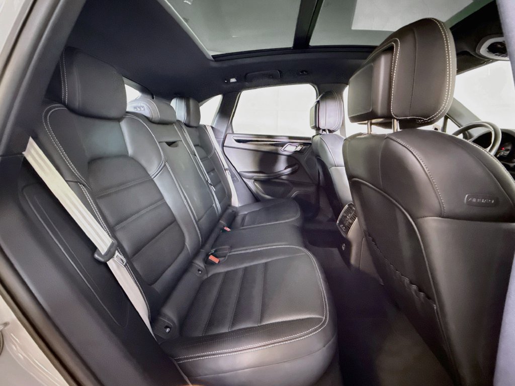 Certified 2023 Porsche Macan S AWD/4WD image 19